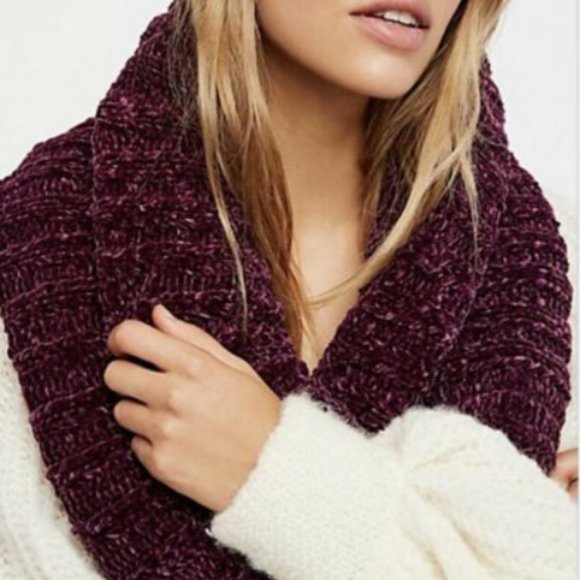 Free People Accessories - Free People wine chenille infinity Knit scarf NWT